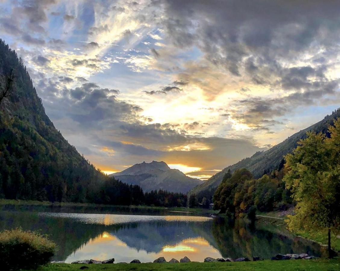 Le Petit Nid d'amour Montriond Extérieur photo