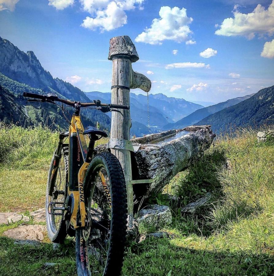 Le Petit Nid d'amour Montriond Extérieur photo