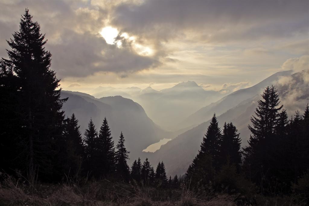 Le Petit Nid d'amour Montriond Chambre photo